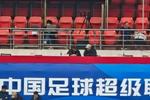 博主：国足主帅邵佳一现身郑州航体，观战河南vs云南玉昆