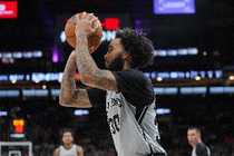 积极性拉满！朱利安·尚帕尼连续拼下前场篮板 最终补篮得手