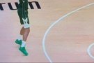 希姆斯高位策应蹦蹦跳跳~美媒：NBA现在真的已经没有走步了?
