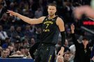 又受伤了？波尔津吉斯半场5中1拿5分3板2帽 主动申请下场回更衣室