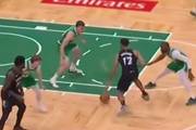 真·节奏大师！李凯尔连做三次in&out晃晕加尔扎 抛投轻松入筐！