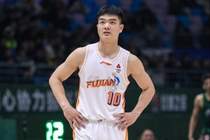 填满数据栏！黎伊扬12投7中&三分7中3得到19分1板7助2断1帽