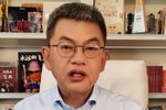 苏群：湖人冲冠现在看来希望非常小了 能不能挺过第一轮不好说