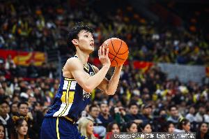 媒体人:若非伤病困扰徐杰本该是今年MVP 宏远赛季内操作失误太多