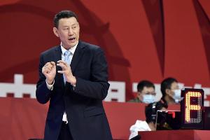 解说：相信对李楠来说是相当难熬无奈的三年 今天欢迎他回归