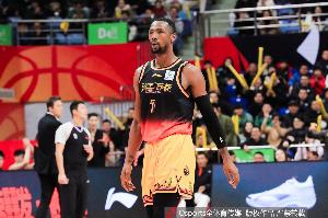 媒体人 :贾尔斯36+11+4+3+5俨然杀神附体 空接准绝杀举重若轻