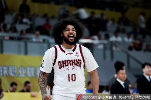 媒体人:尼克斯是体型大有突破能组织的重型后卫 昨晚立功了