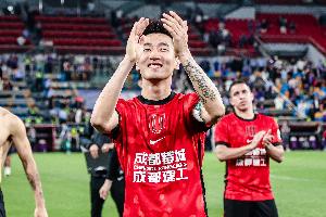 成都蓉城官宣与酒业达成胸前广告赞助,足球报:赞助金额8000多万